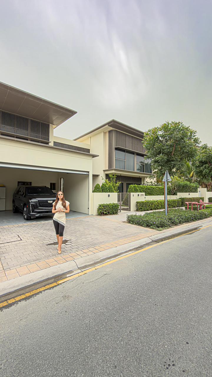 فيلا 6 غرف دبي هيلز